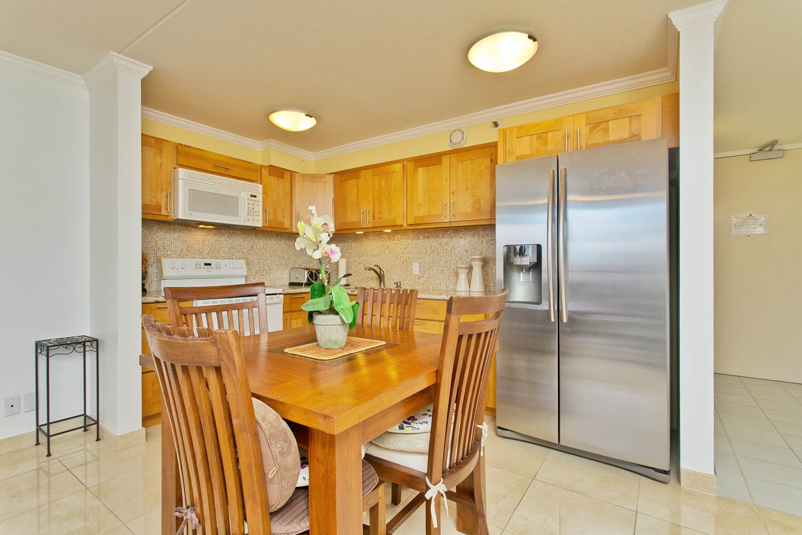 Condo in Honolulu · ★4.78 · 1 bedroom · 3 beds · 1 private bath - Image 7
