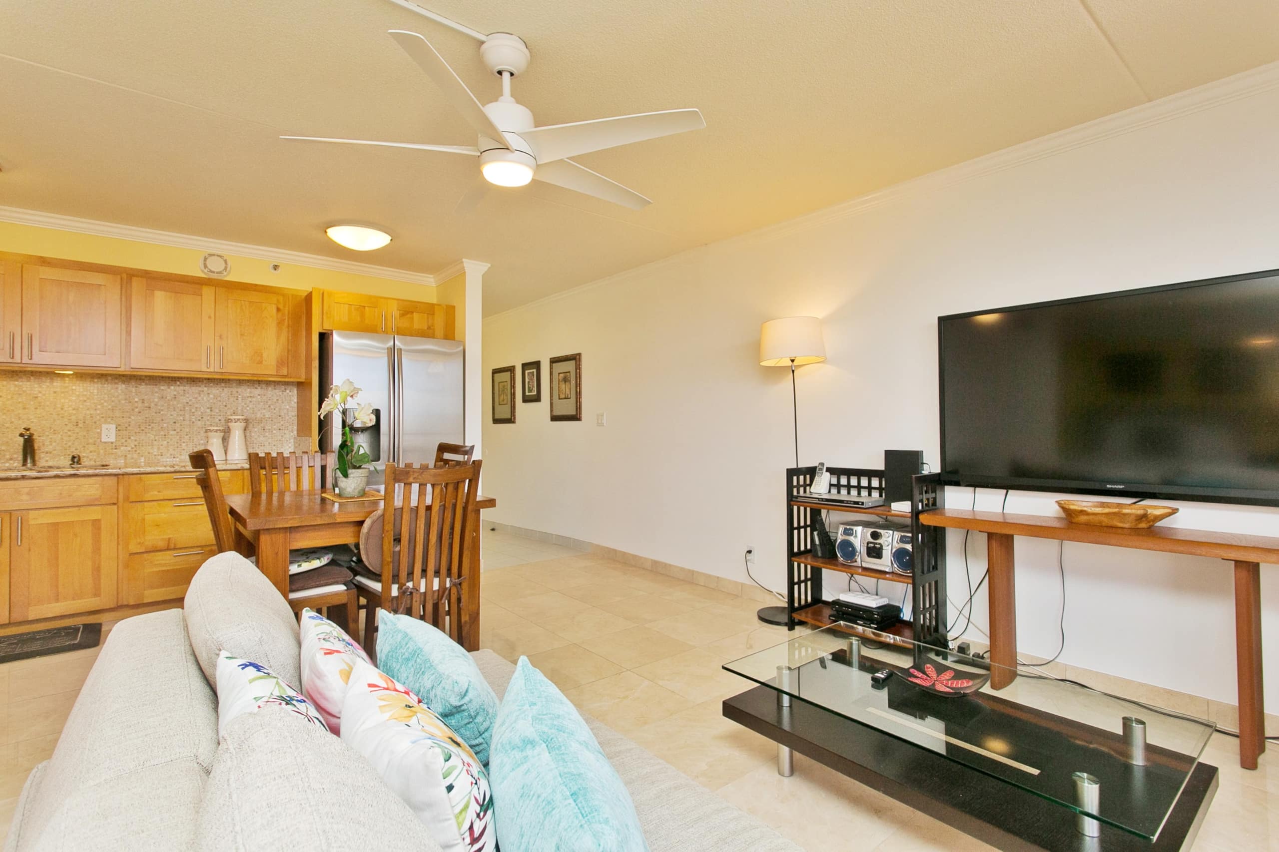 Condo in Honolulu · ★4.78 · 1 bedroom · 3 beds · 1 private bath - Image 4