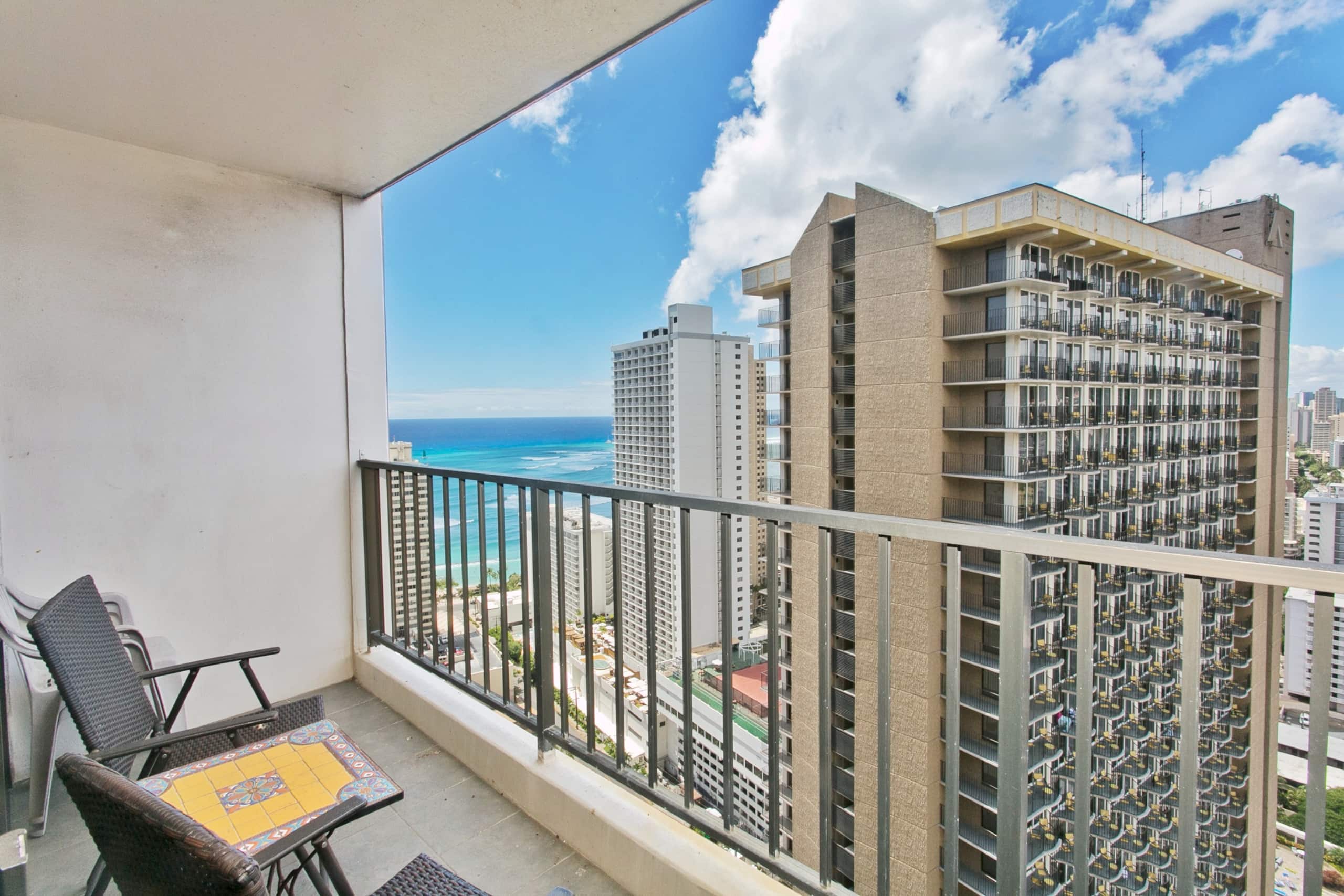Condo in Honolulu · ★4.78 · 1 bedroom · 3 beds · 1 private bath - Image 10