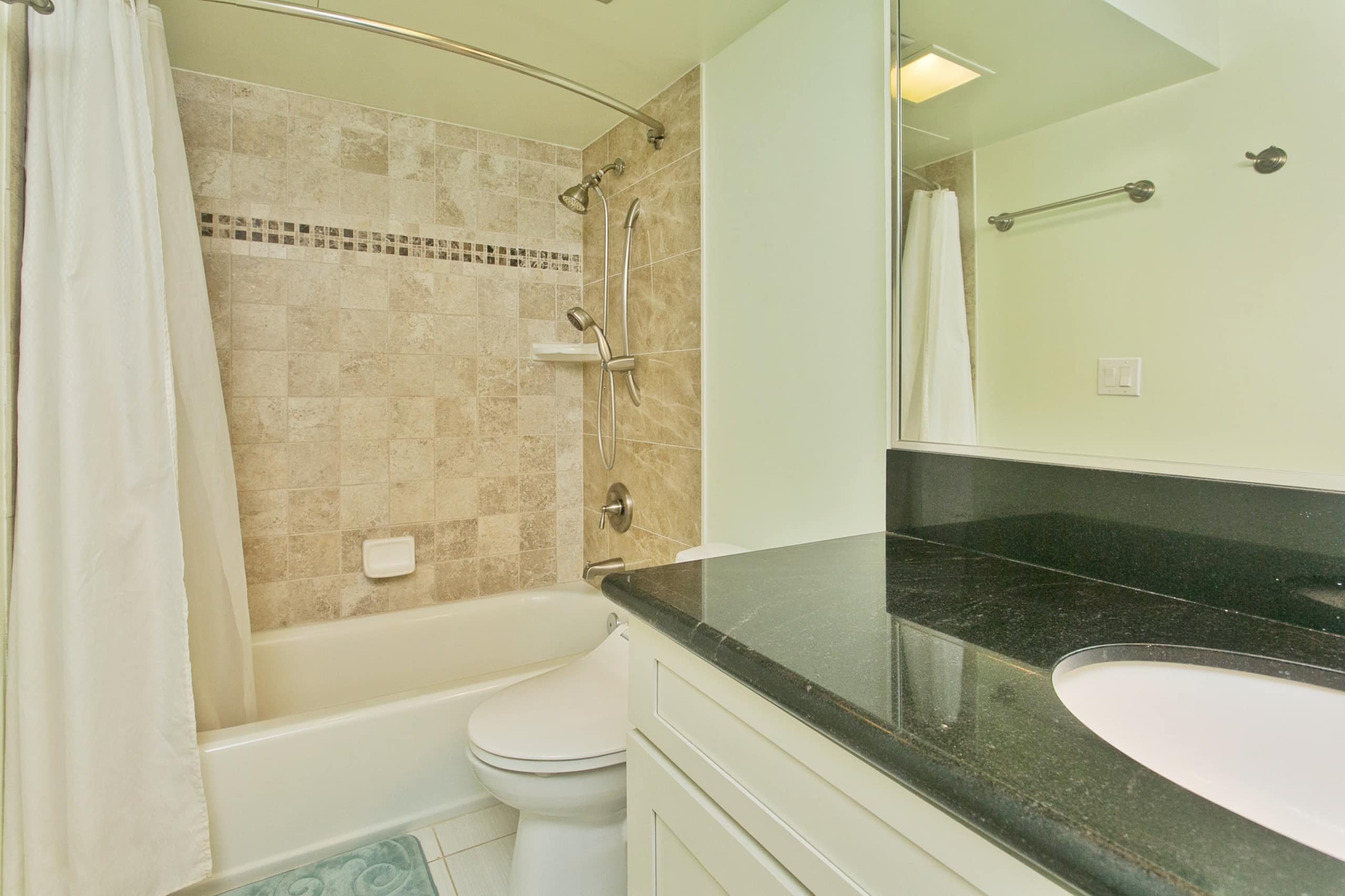 Condo in Honolulu · ★4.78 · 1 bedroom · 3 beds · 1 private bath - Image 9