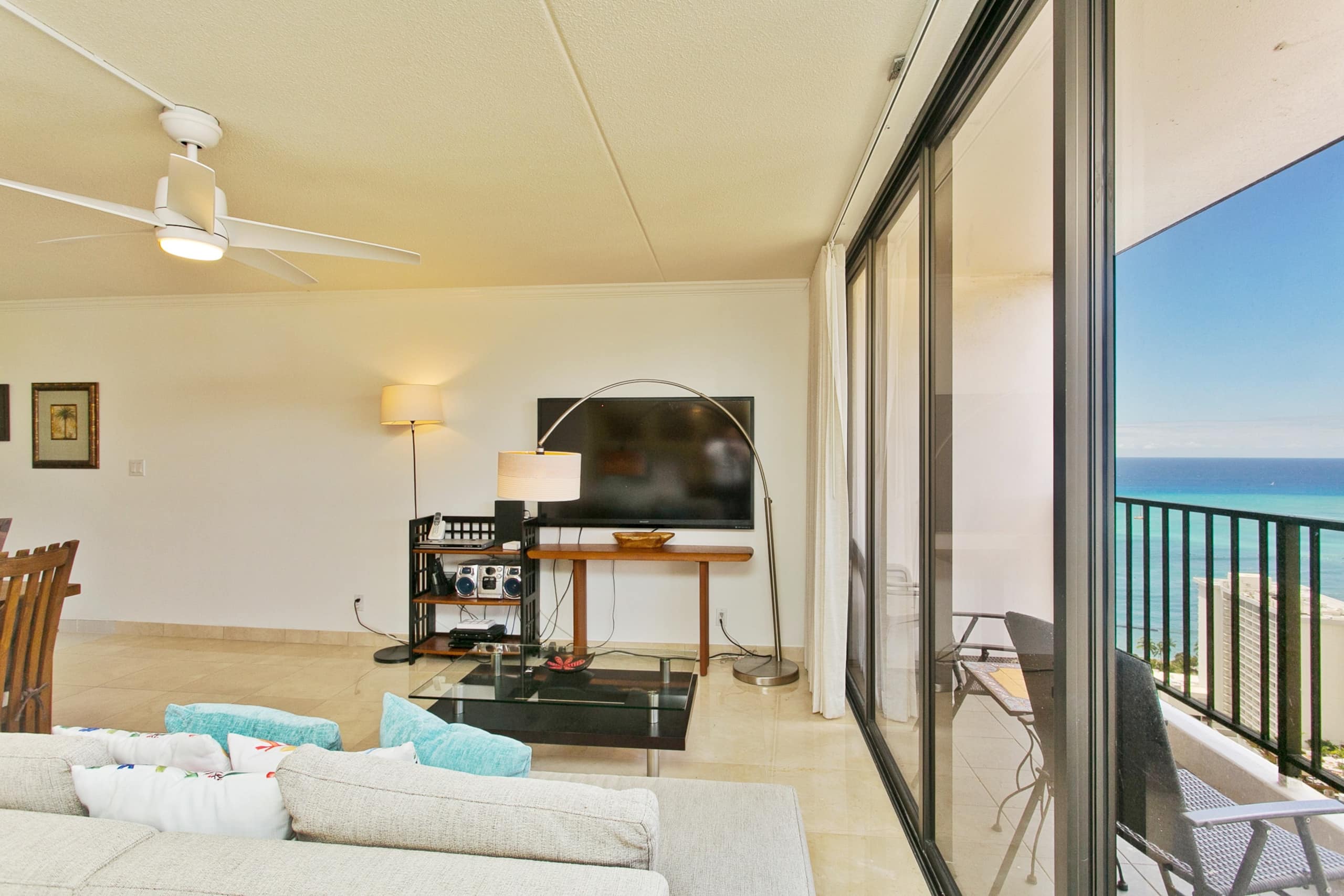 Condo in Honolulu · ★4.78 · 1 bedroom · 3 beds · 1 private bath - Image 3