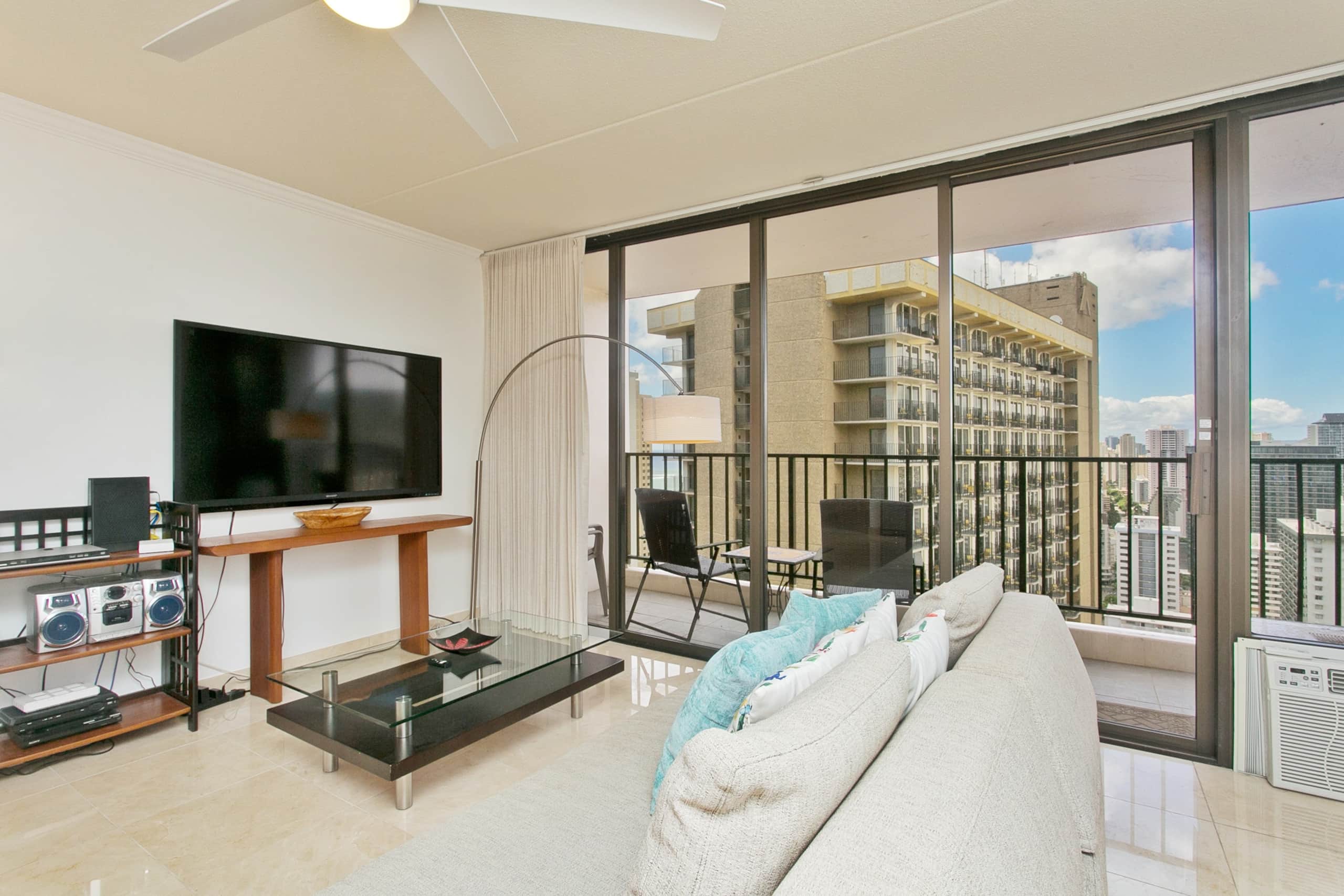 Condo in Honolulu · ★4.78 · 1 bedroom · 3 beds · 1 private bath - Image 2