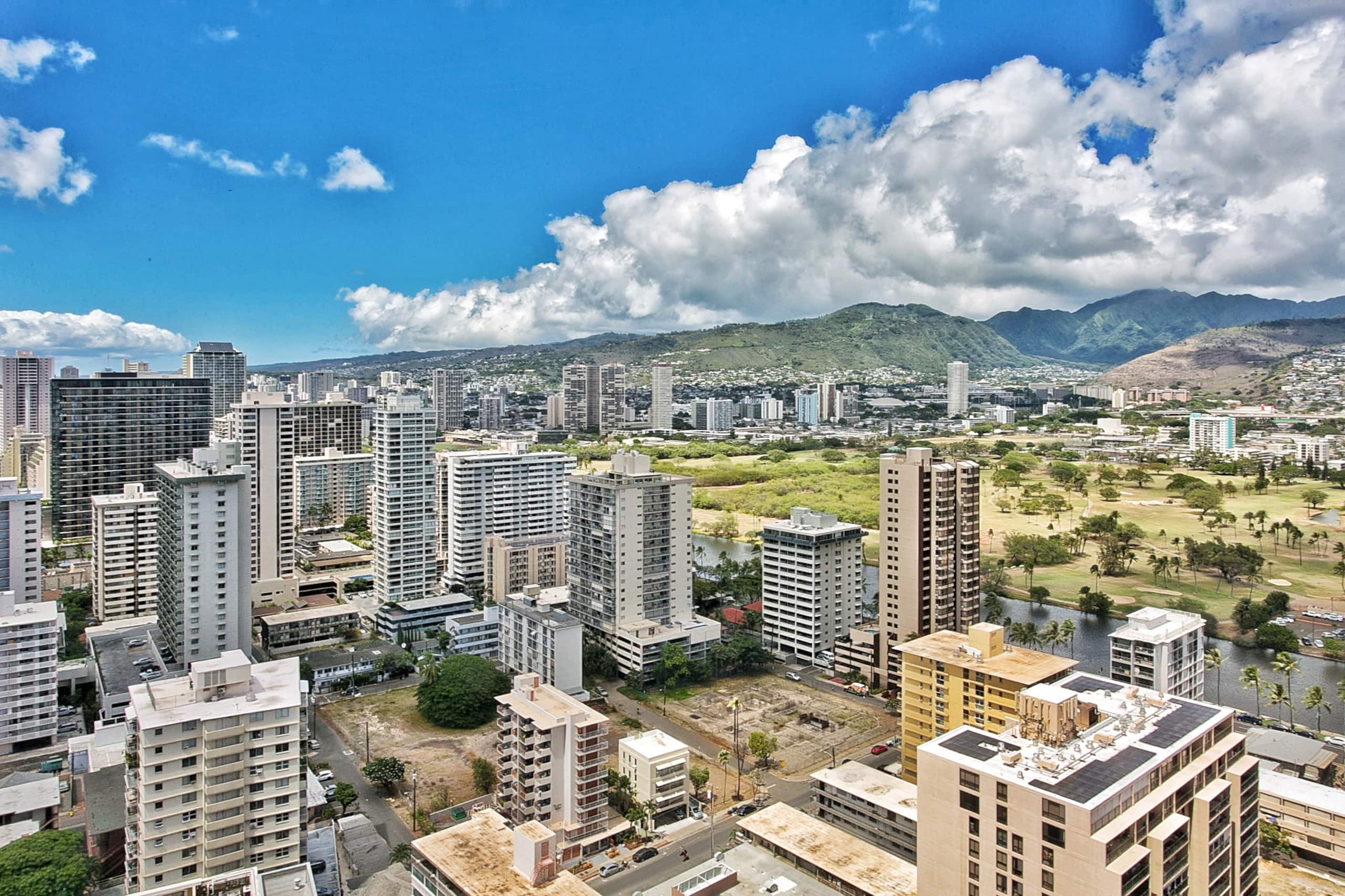 Condo in Honolulu · ★4.78 · 1 bedroom · 3 beds · 1 private bath - Image 12