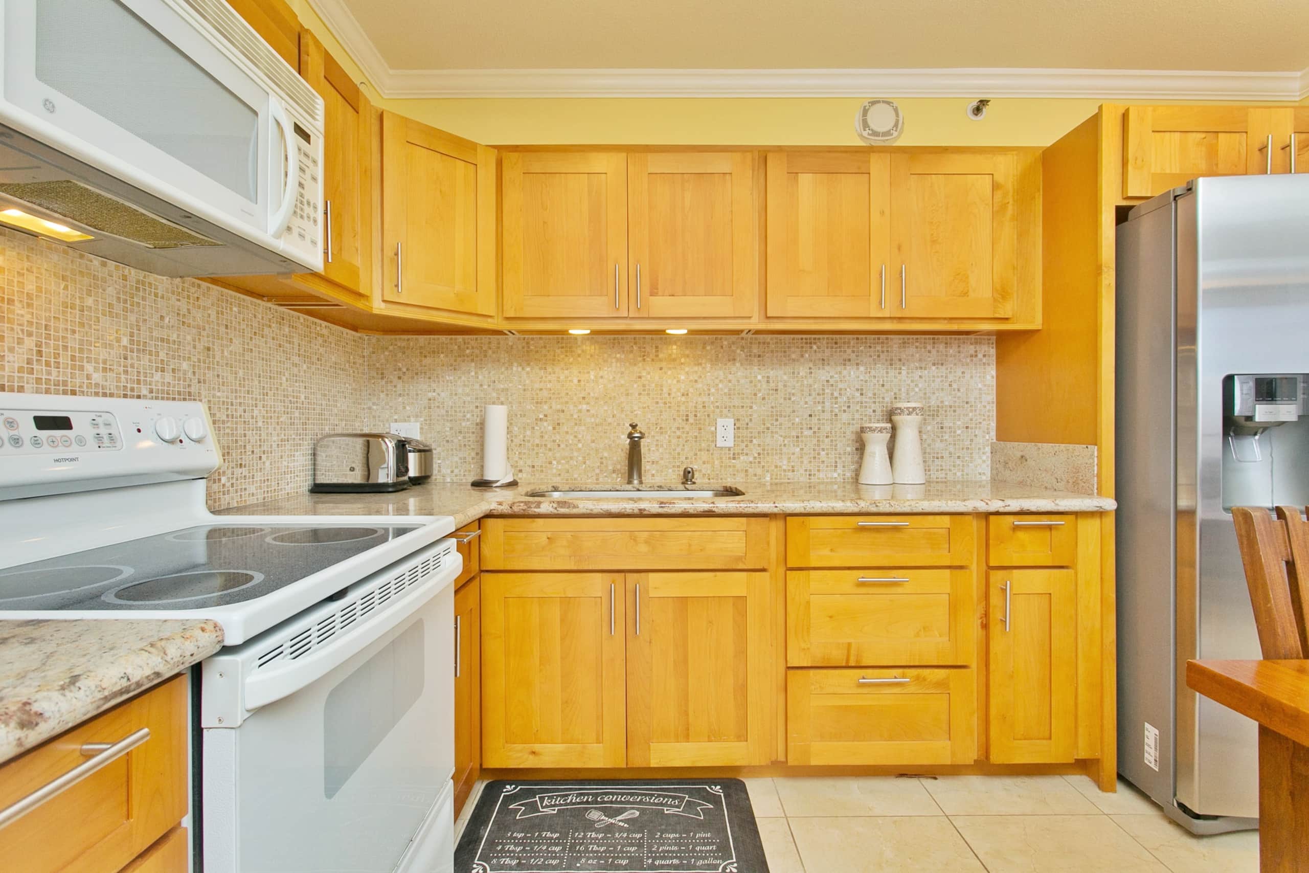 Condo in Honolulu · ★4.78 · 1 bedroom · 3 beds · 1 private bath - Image 6