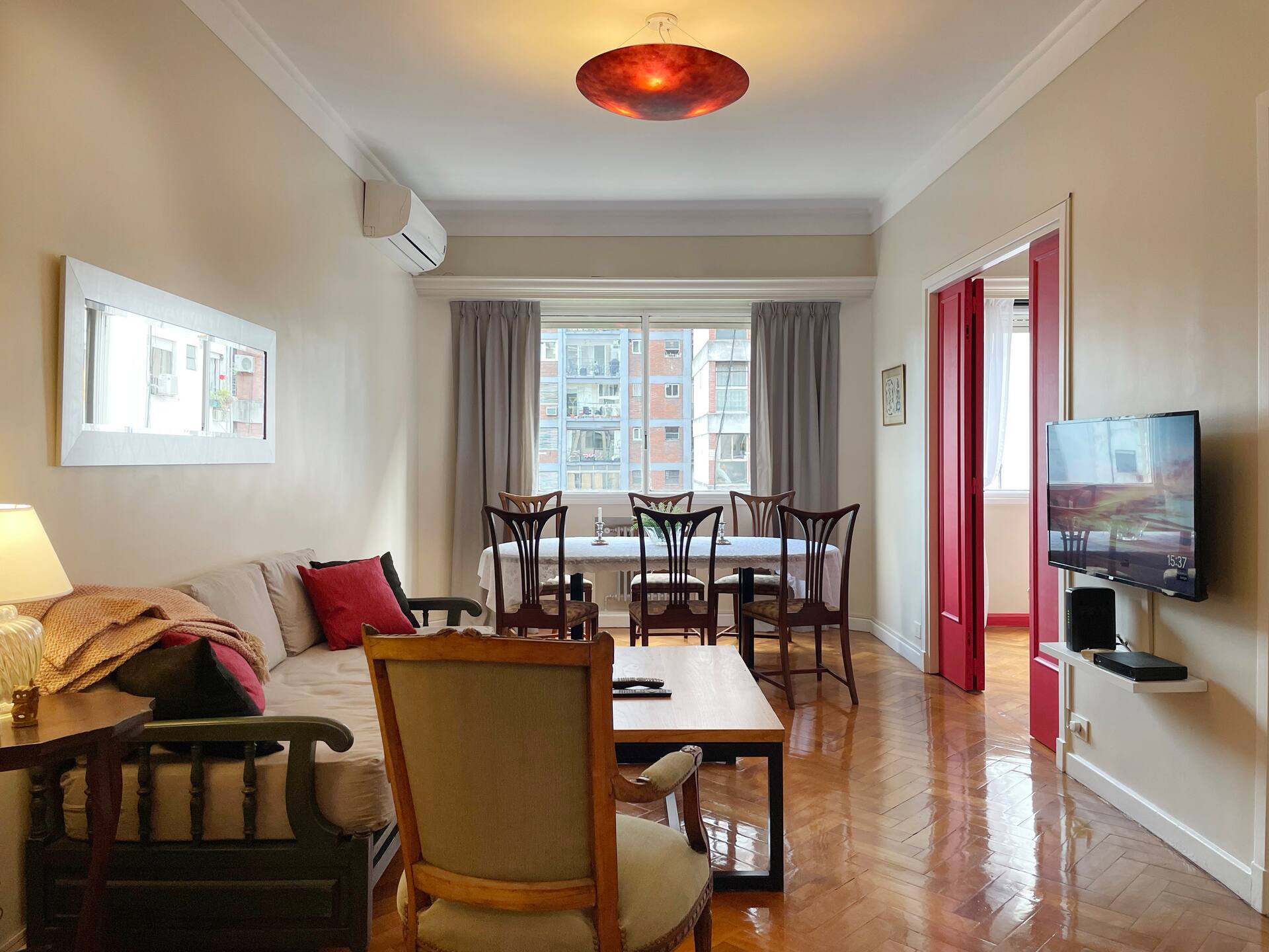 Apartamento de três dormitórios em Retiro em frente à Plaza Libertad