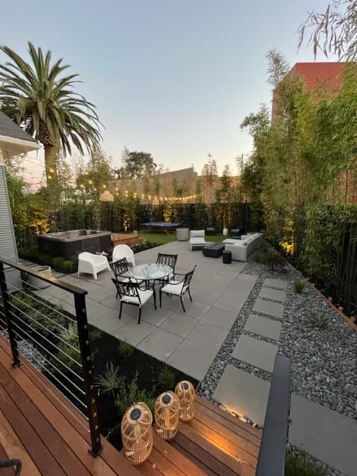 Dutch Colonial W/ Private Hot Tub & Backyard - Woodside, CA