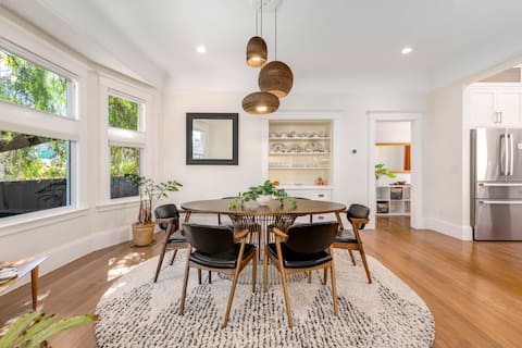 4BR retreat w/ hot tub & bamboo yard