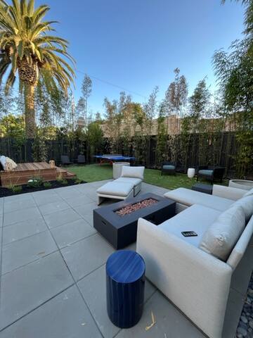 Bright downtown home w/ hot tub & charm gallery image 4