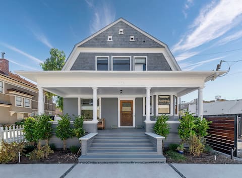 Dutch colonial w/ hot tub & backyard