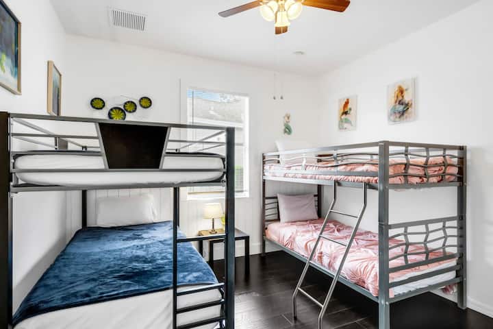 4号卧室配有双层床 