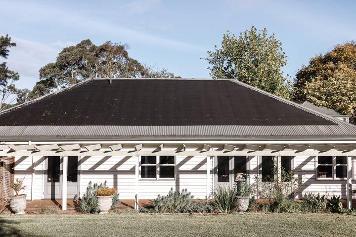 Nest on the Hill – A Luxurious Escape gallery image 4