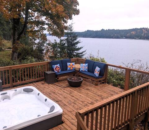 Otters Den private island beachfront cabin HOT TUB
