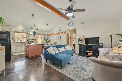 Top performing Airbnb: Peaceful 2 bedroom cottage on 15 private acres in College Station