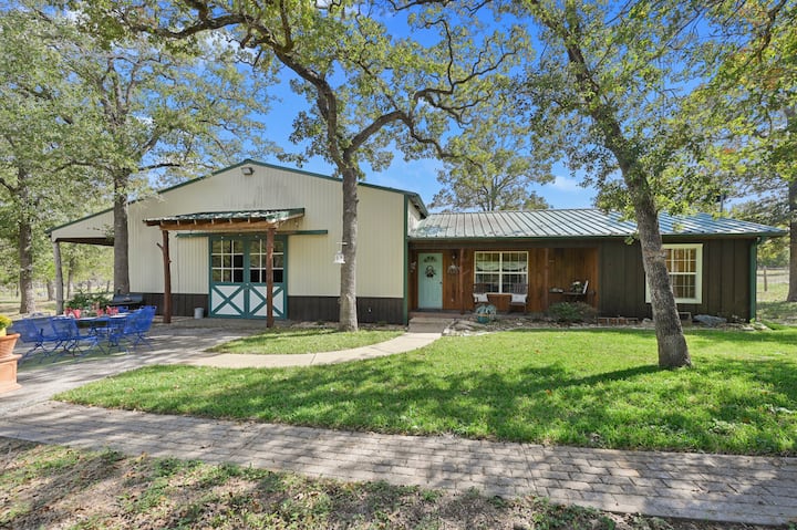 Peaceful 2 bedroom cottage on 15 private acres