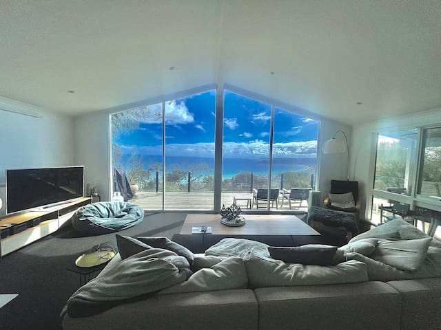 Nest over the Bay. Amazing views!