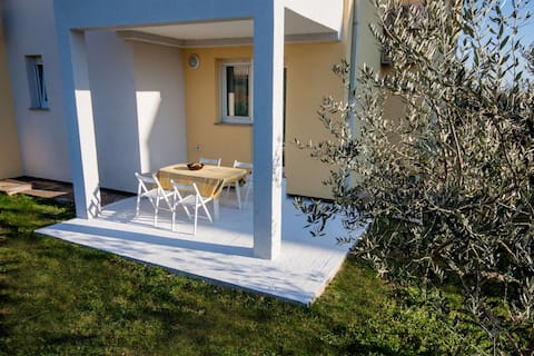 Top performing Airbnb: New apartment for 2-4 people, Umag in Monterol