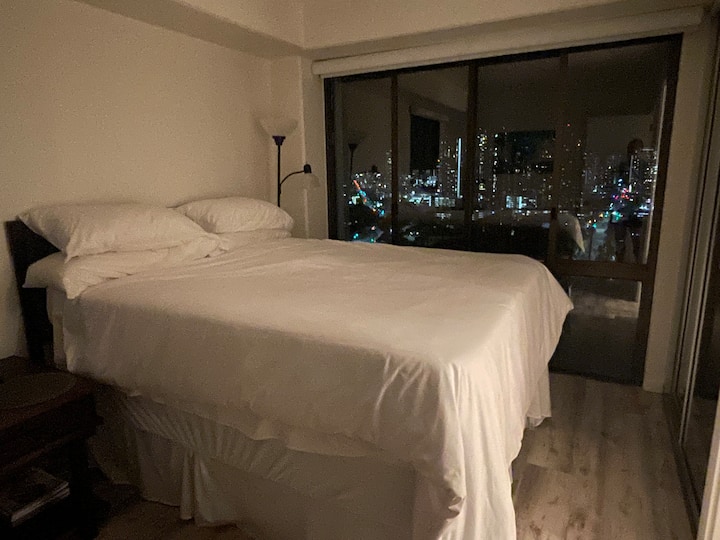 Camas tamaño queen muy cómodas en ambas habitaciones.