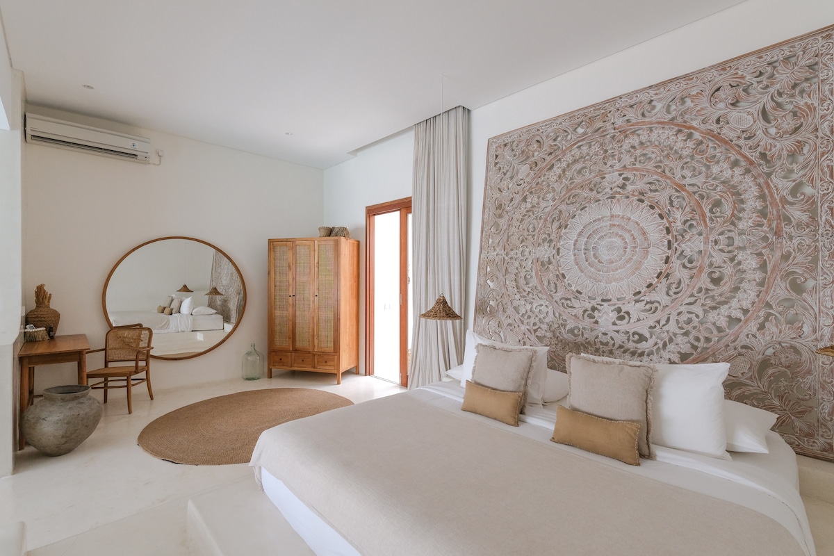 Villa in Bingin Beach · ★4.96 · 1 bedroom · 1 bed · 1 private bath, comparable Airbnb