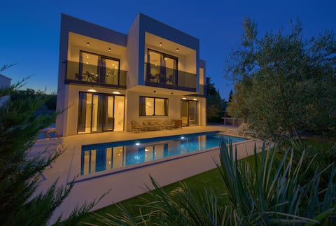 Modern Villa Olive Garden with heated pool