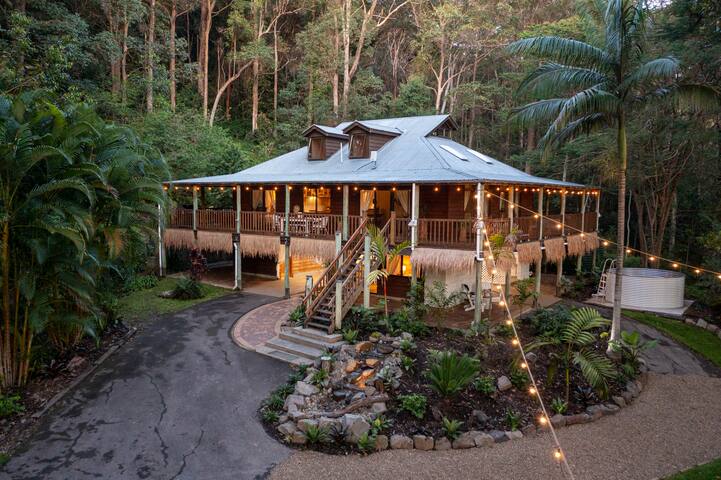 Fijian Retreat -sauna, pool, privacy mins to beach