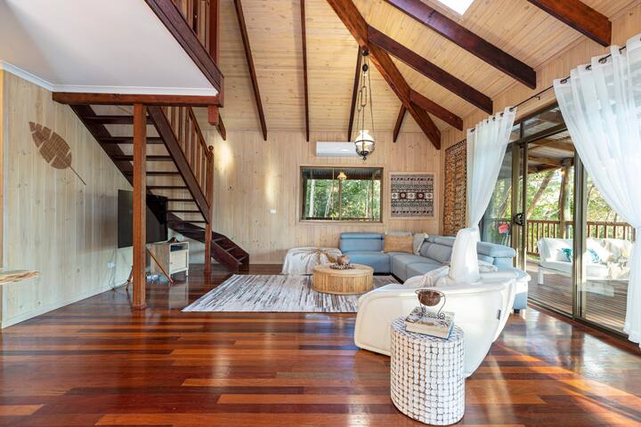 Fijian Retreat -sauna, pool, privacy mins to beach gallery image 5