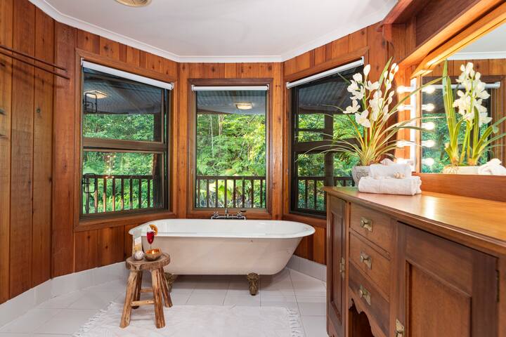 Fijian Retreat -sauna, pool, privacy mins to beach gallery image 4