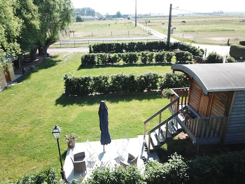 Successful Airbnb property: Jurbise: accommodation in a trailer in Hainaut