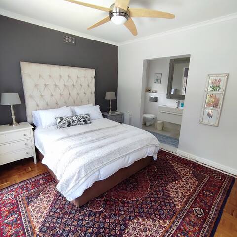 Cheerful 2 bedroom home with outside braai area gallery image 5