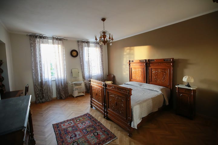 Dhomë gjumi 1 kat i parë