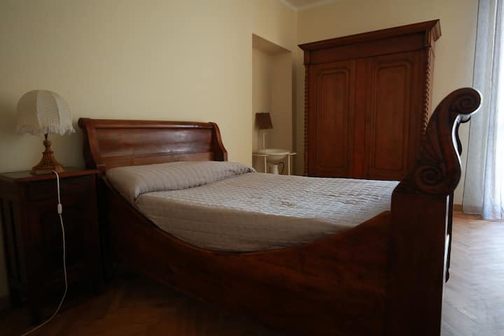 Dhomë gjumi 2 kati I parë