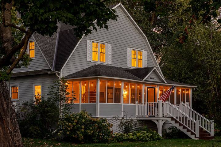 Americana Beach House in Heart of Cottagewood USA gallery image 5