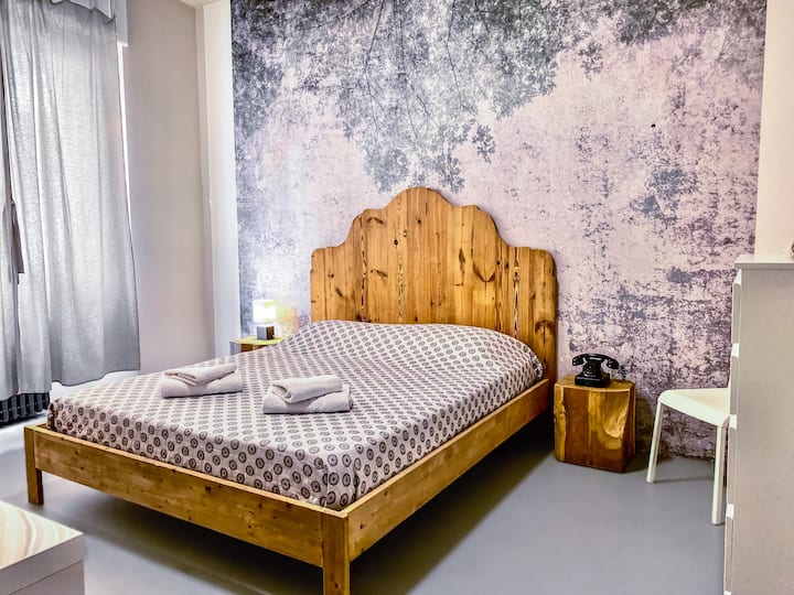 [Between Piazza Erbe and Piazza Brà] Refined Maison Condominiums for