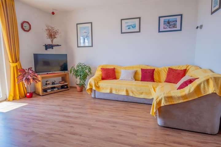 Cozy 2 Bedroom Apartment With Sea View - Novi Vinodolski