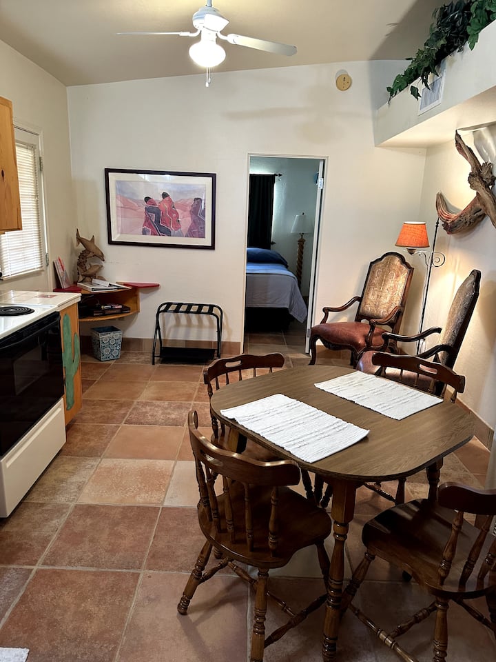 Charming 1-bedroom Guesthouse With Views - Cave Creek, AZ