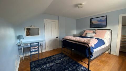 Lovely home in Ontonagon 2 blocks to Lake Superior