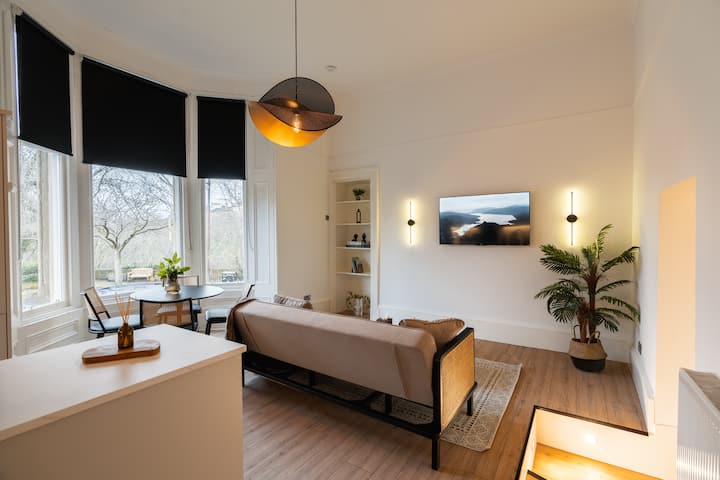 West End Retreat | Luxury G12 Apartment Sleeps 3 - Glasgow