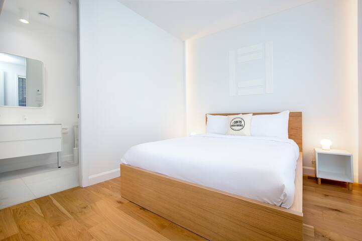 SF302 – Lofts St-François – Par Les Lofts Vieux-QC gallery image 5