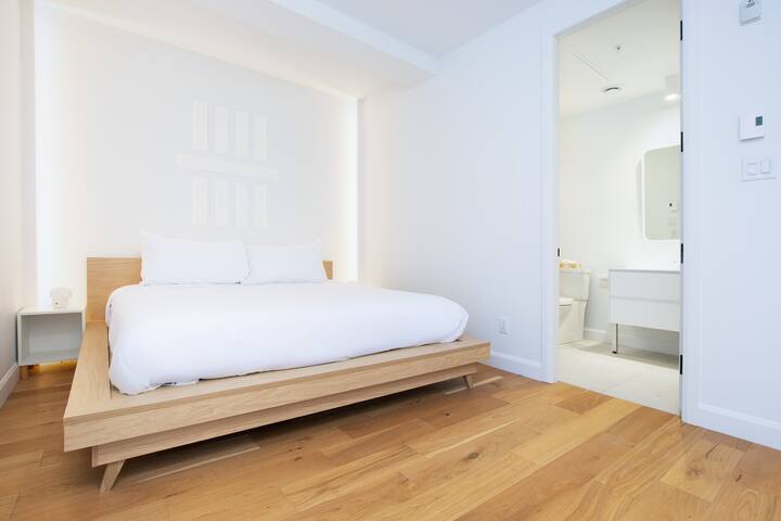 SF302 – Lofts St-François – Par Les Lofts Vieux-QC gallery image 2