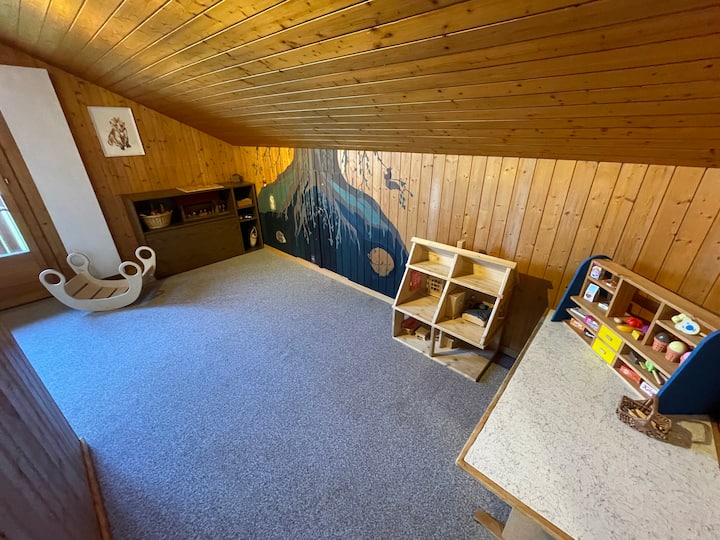 the children's room sleeps 0-4 year olds.