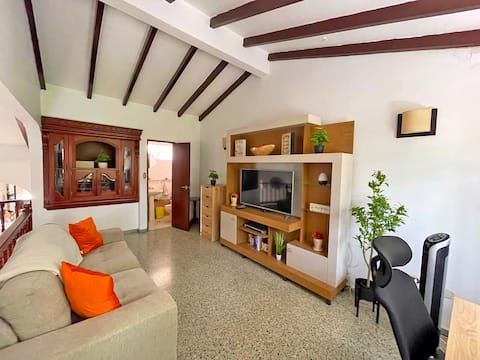 Top Airbnb: The House on the Green Strip in Nueva Tequendama