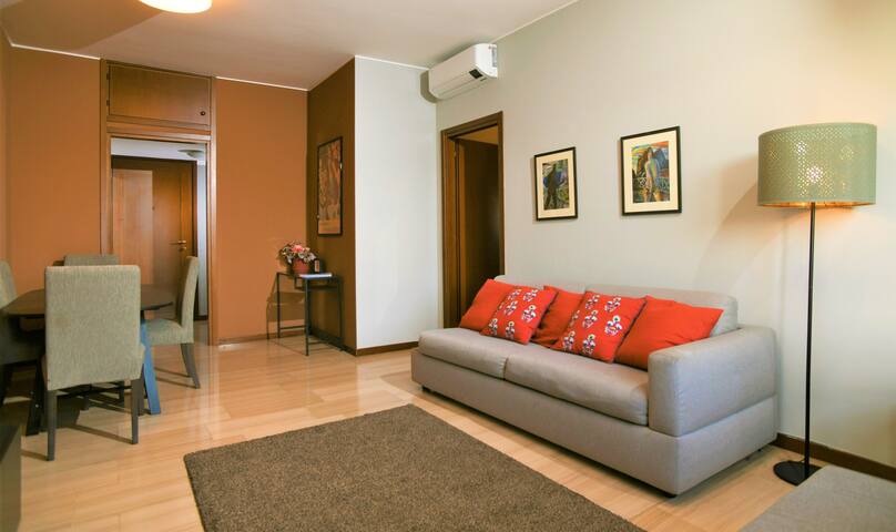 Naviglio Grande 2 Apartments (3 Bathrooms) gallery image 3