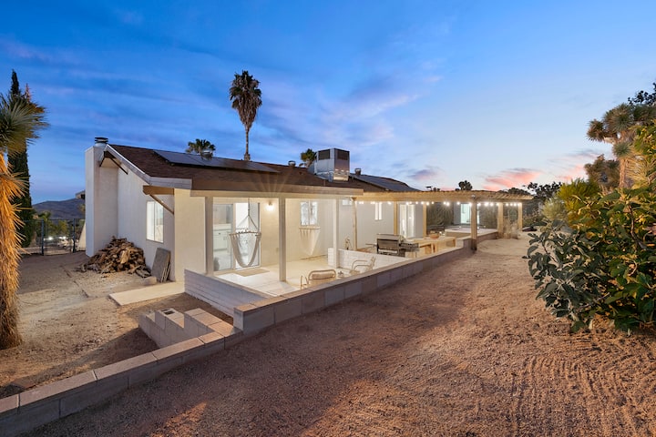 The Zen Dipper | hot tub, pool, yoga, art & more! - Houses for