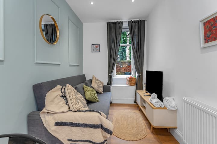 Cheerful Stays: Jamson Pl 3br 3 Bath Apartment - Édimbourg