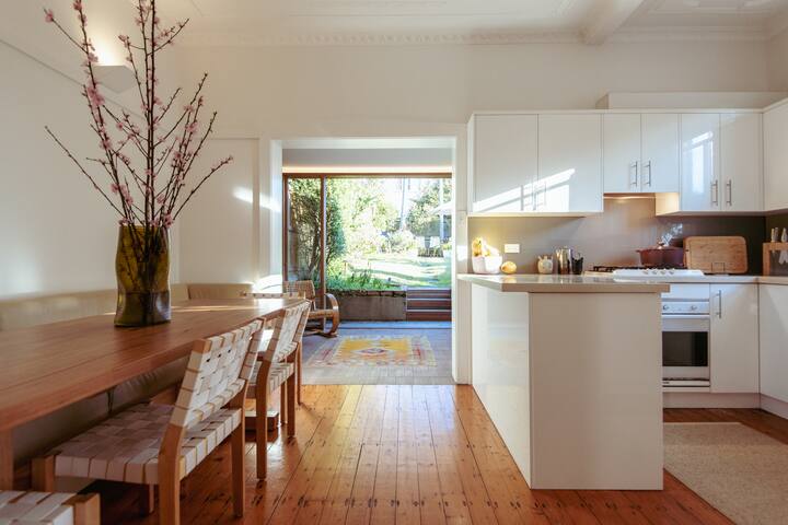 Peaceful, designer federation home gallery image 4