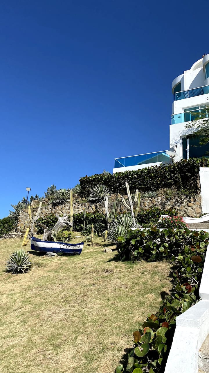 Punta Cangrejo 4 BR Beach Town House.