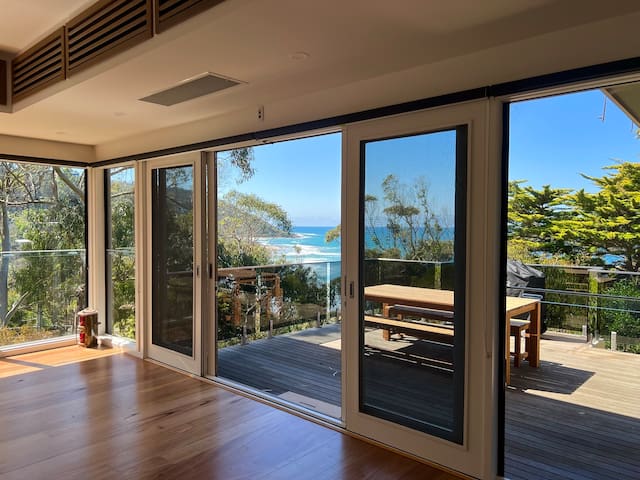 Treehouse – 2 min walk to the beach & ocean views! gallery image 2