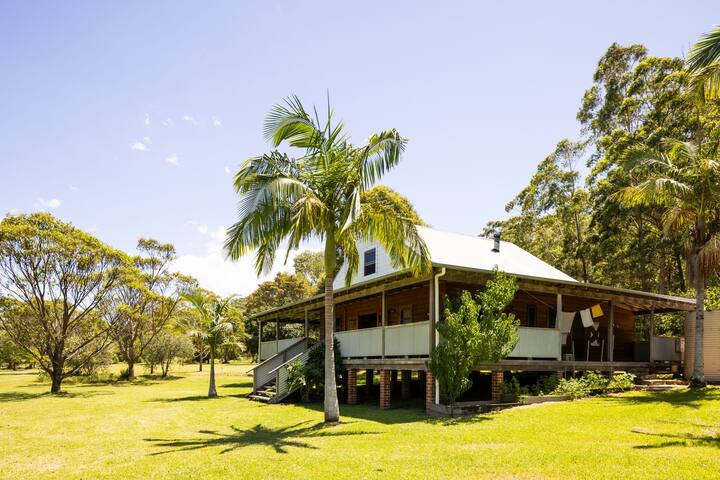 Farmhouse with fireplace 9 minutes to Seal Rocks gallery image 4