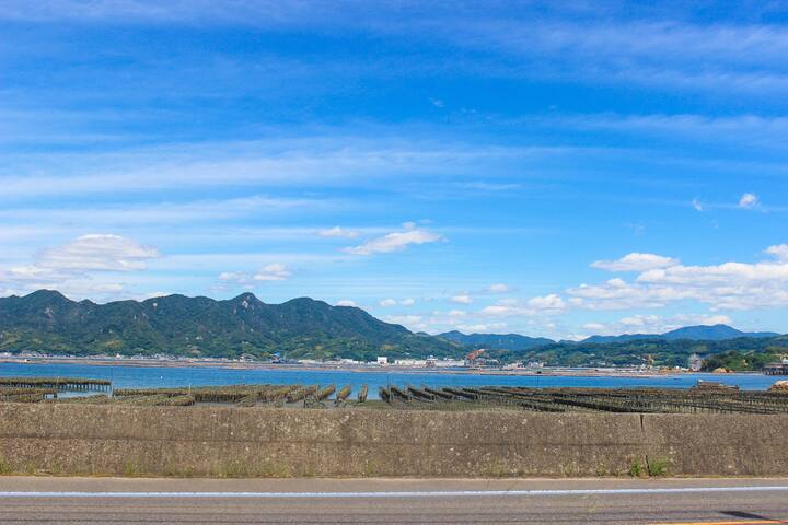 Entire home with 3 bedrooms in Hiroshima - 穏やかな瀬戸内海で味わう体験と、ゆったり過ごせる広島・江田島の宿【Shiga house】