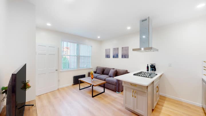 Remarkable Queens 2 Bed 2 Bath With Office Space - New York