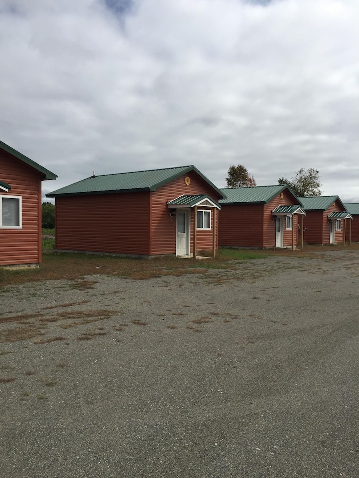 Cabin 5 Owners favorite sleeps up to 4 comfortably Guesthouses for Rent in Milo, Maine, United